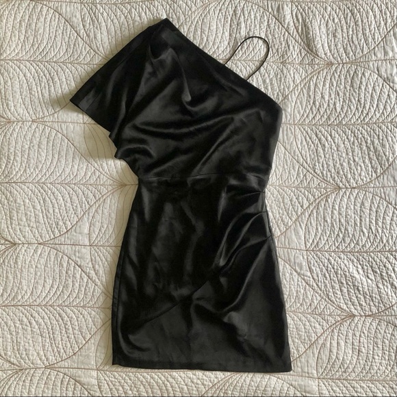 2/$50🍑 Like-New DYNAMITE Satin One Shoulder Dress - Picture 3 of 11